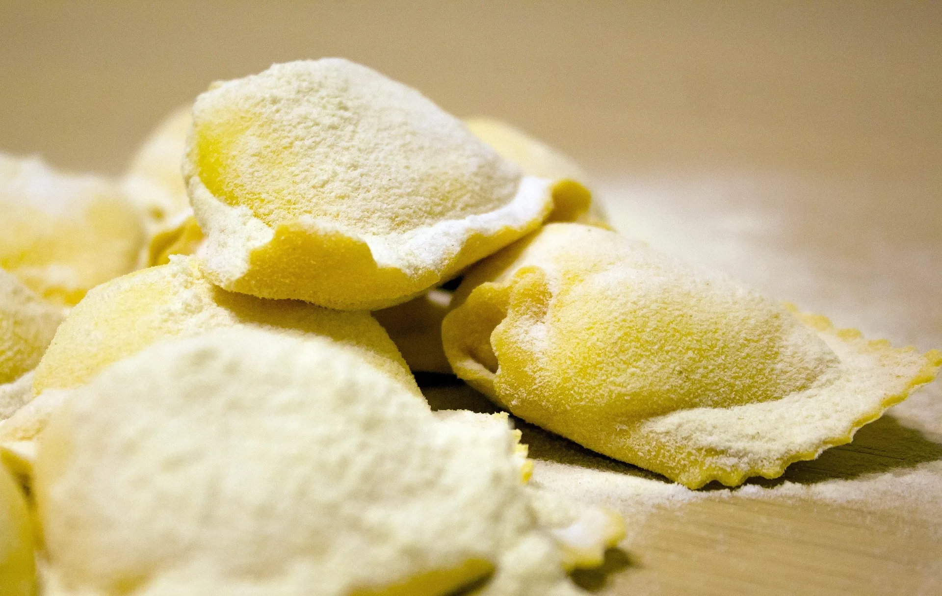 Tradizione e gusto: il raviolo, storia e maestria del re della pasta ripiena