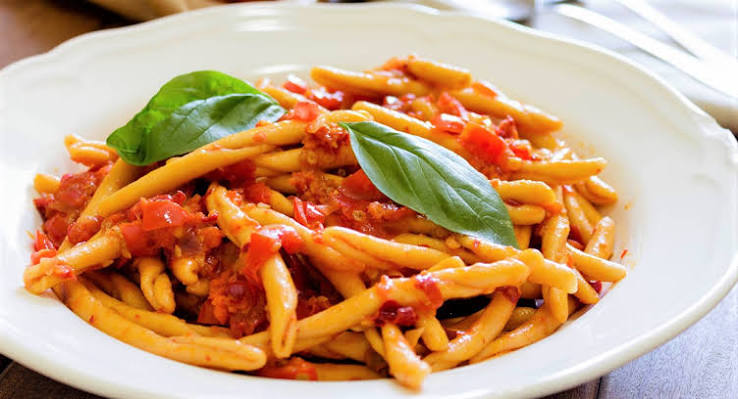 Gastronomia: i Fileja alla 'Nduja e Cipolla di Tropea, il matrimonio perfetto dei sapori calabresi