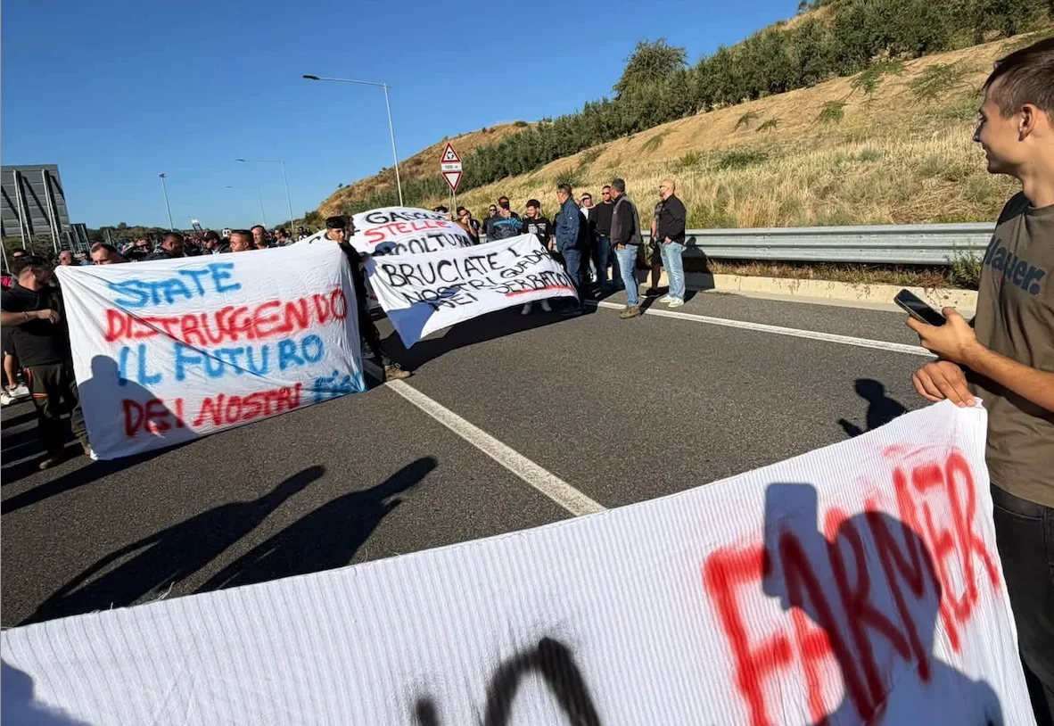 AGRICOLTURA: HOME RESTAURANT HOTEL, 'AL FIANCO DELLA PROTESTA PER DIFENDERE LA NOSTRA IDENTITÀ'